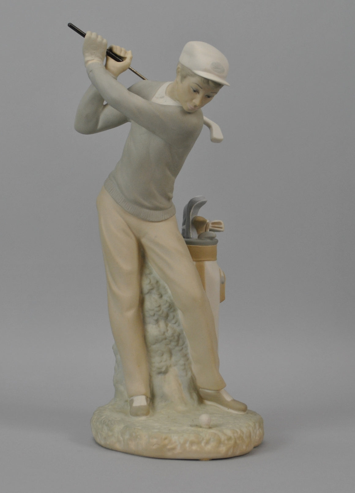 Lladro #4824 Male Golfer Golf Player Matte Finish Figurine